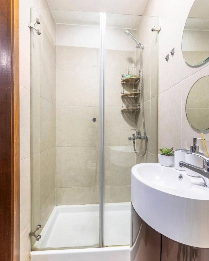 Modern Private Suite With Balcony & Bathroom - King And Queen Beds Vila Nova de Gaia Extérieur photo