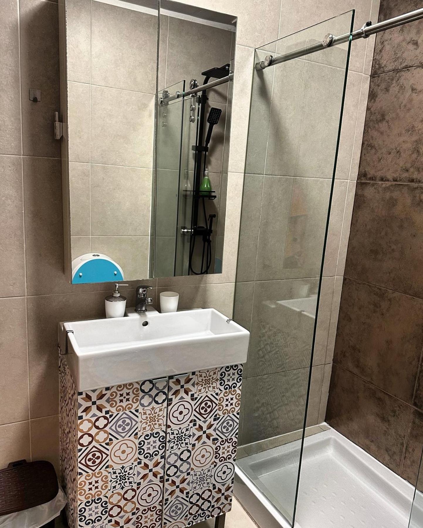 Modern Private Suite With Balcony & Bathroom - King And Queen Beds Vila Nova de Gaia Extérieur photo