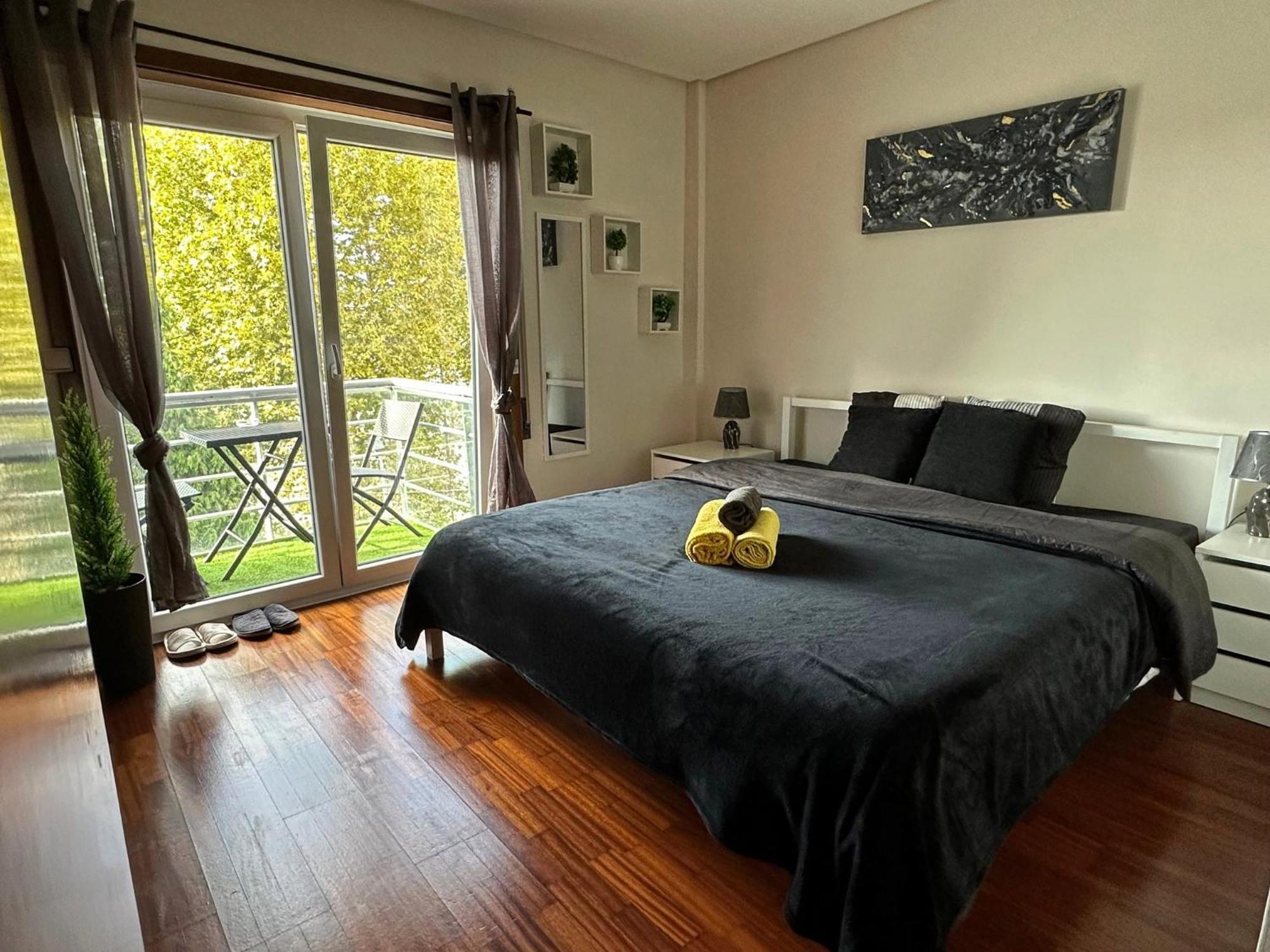 Modern Private Suite With Balcony & Bathroom - King And Queen Beds Vila Nova de Gaia Extérieur photo